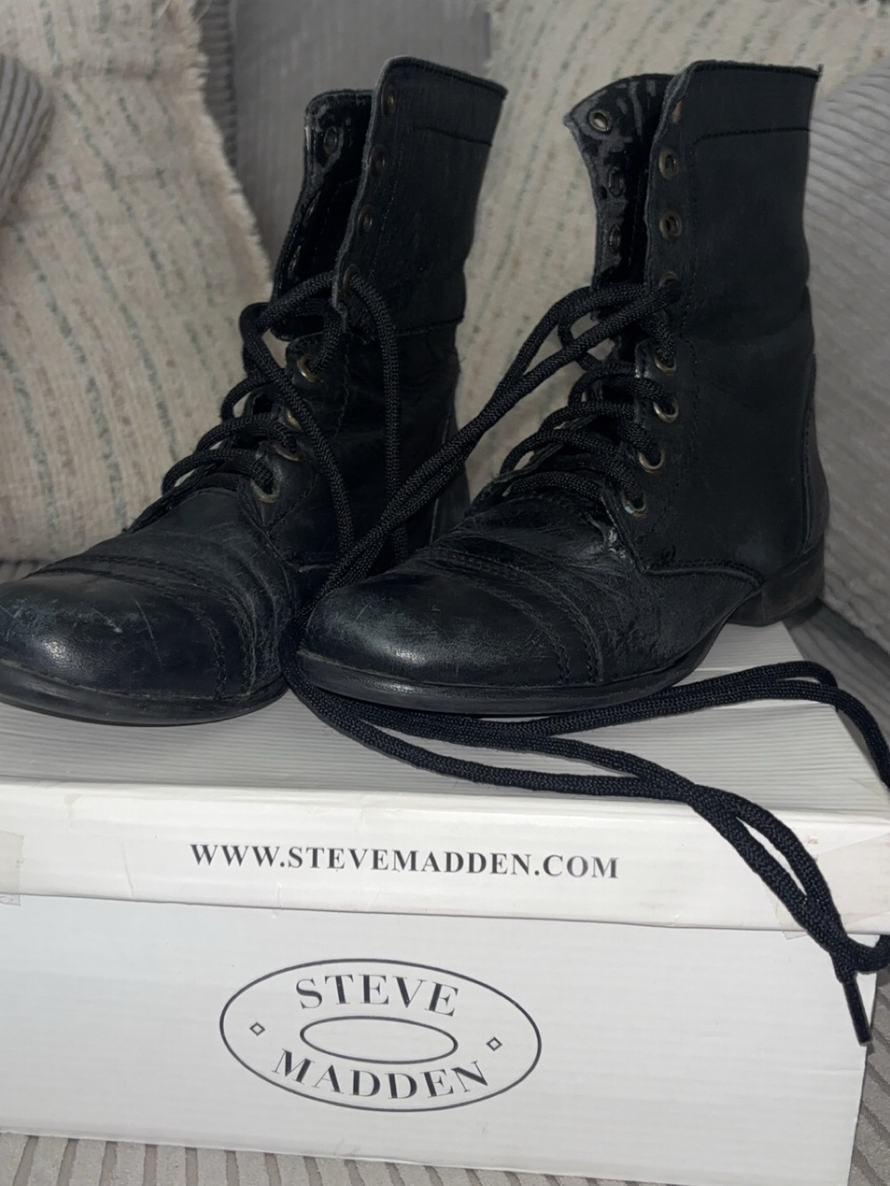 Steve Madden Black Leather Lace-Up Ankle Boots